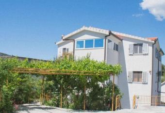 Apartmani Pearl has Balcony rooms