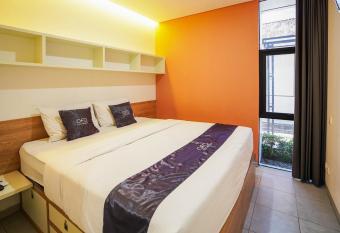 OFO Kost Premium Kampung Inggris Pare Syariah Mitra RedDoorz allows 18 year olds to book a room