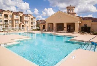 Revived Condo with Pool and 20 minutes from parks has Balcony rooms