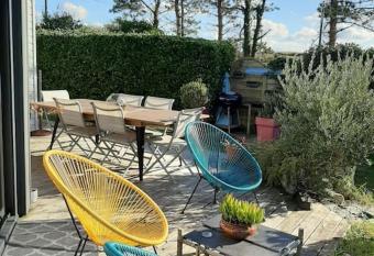 Maison Chaleureuse Bord de Mer has Balcony rooms