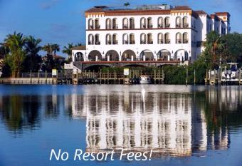 The Hotel Zamora has rooms with a private hot tub