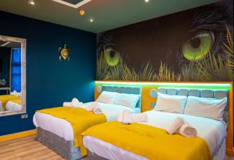 Luxury Party Pads Liverpool City Center - By Passion Aparthotels allows 18 year olds to book a room