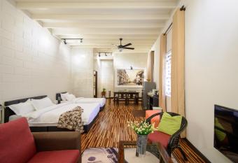 Gurney Terrace 9 has Balcony rooms