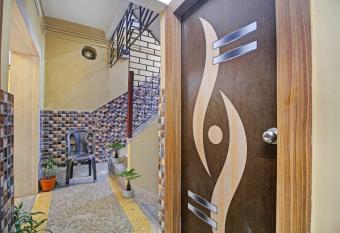 OYO Star VIP Inn Guest House allows 18 year olds to book a room