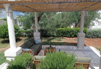 My Mediterranean Villa with Huge Garden and own Parking has Balcony rooms