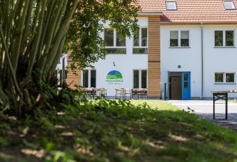 Thalm  hle allows 18 year olds to book a room