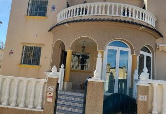 Casas orihuela allows 18 year olds to book a room