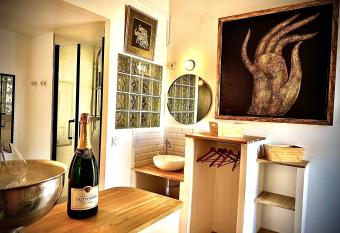 Cozy studio au village naturiste du Cap d   agde allows 18 year olds to book a room