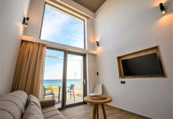 CUBES ON THE BEACH Athens Airport has Balcony rooms