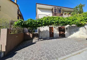 APARTMA PINA has Balcony rooms