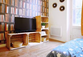 Charmant Studio Sur Pont du Las Proche Toulon Centre has Balcony rooms