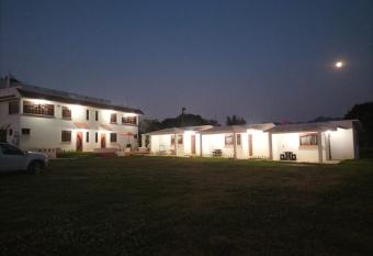 VILLAZOL CABA  AS allows 18 year olds to book a room