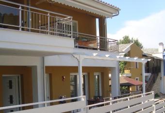 Intra Mare has Balcony rooms