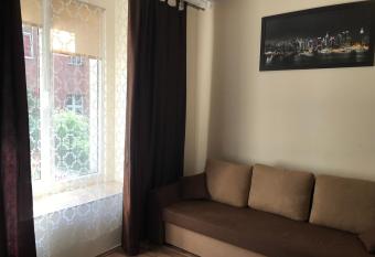 DWORCOWA13 ZIELONY OGROD allows 18 year olds to book a room