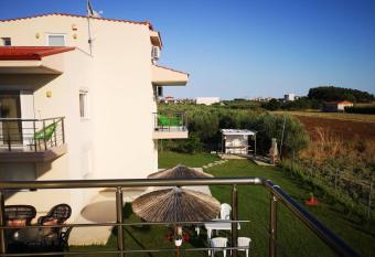 Pashalina has Balcony rooms