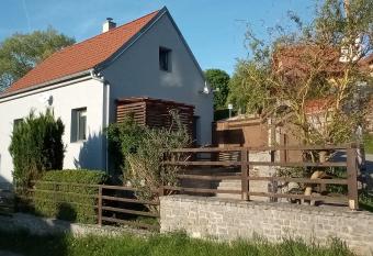 Apartm  n 319 allows 18 year olds to book a room