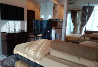 apartment capitol park salemba (studio room) T-40 has rooms with a private hot tub