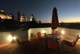 Arturo s House Centro II has Balcony rooms