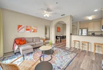 2BR Condo with Hot tub and pool, near Disney! has Balcony rooms