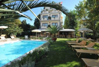 Hotel Bacco has Balcony rooms