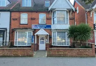 10 Beeches 8 Berth Southview T&G Retreat allows 18 year olds to book a room