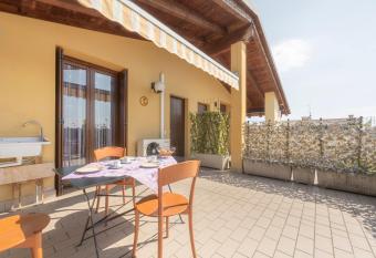 Casa Emanuela has Balcony rooms