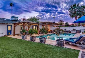 Relaxing Old Town Scottsdale desert oasis awaits has rooms with a private hot tub