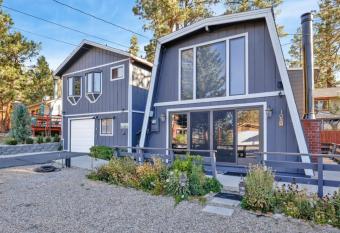 Mount Shasta Retreat #2073 by Big Bear Vacations has Balcony rooms