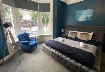 Comfy-Stays - Ocean Road allows 18 year olds to book a room