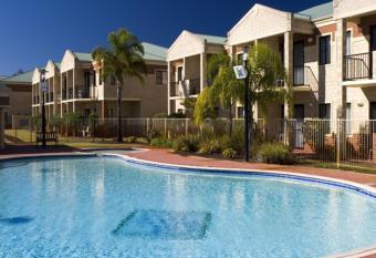 Country Comfort Perth has Balcony rooms