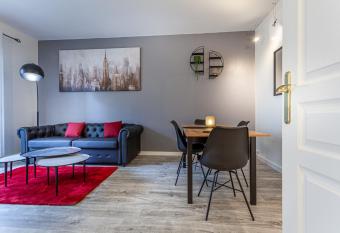 Appartement au calme,   quip   proche de Disneyland has Balcony rooms