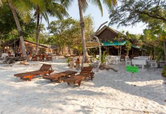 Frog Beach House has Smoking/Balcony rooms