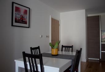 COLINDALE 2-BED FLAT WITH FREE WiFi allows 18 year olds to book a room