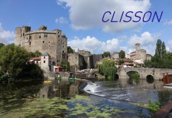 HEUREUX HASARD allows 18 year olds to book a room