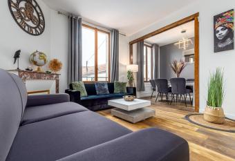 Appartement proche Disneyland Paris allows 18 year olds to book a room