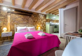 Venetian Sterna Casa allows 18 year olds to book a room