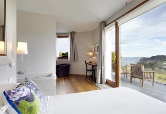 Hotel San Prudentzio has Balcony rooms