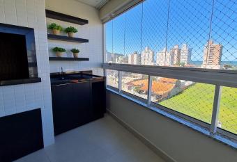 Apartamento aconchegante pr  ximo Beto Carrero allows 18 year olds to book a room