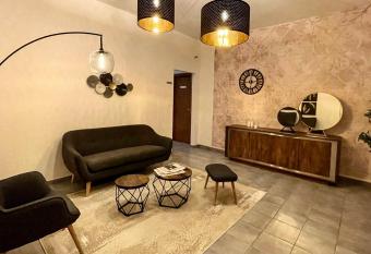 CinqueStanze has Balcony rooms