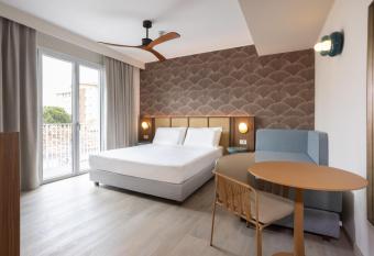 Hotel Diana has Balcony rooms