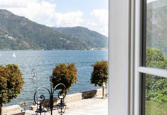 Hotel Cannobio has rooms with a private hot tub