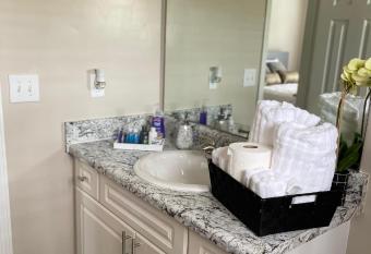 Diamond Elegance Cozy Unit 2Bedroom allows 18 year olds to book a room