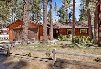 Cuddle Bear's Cabin #2075 by Big Bear Vacations has Balcony rooms