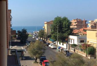 Roma Marine House has Balcony rooms