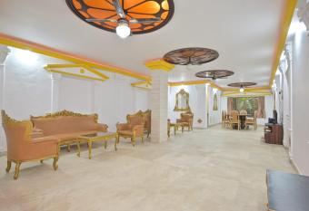 Deepa Mahal has Smoking rooms
