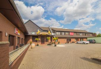 Hotel Kaiserhof allows 18 year olds to book a room