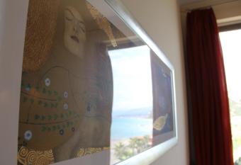 Meridian Hotel has Balcony rooms