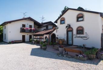 RESTAURACE A PENZION U DOUBK   allows 18 year olds to book a room