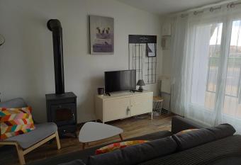 Maison de p  cheur    2 pas de la mer (200m) has Balcony rooms