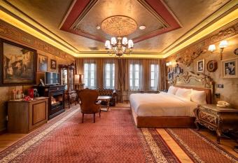 Bey House Royal Hotel allows 18 year olds to book a room